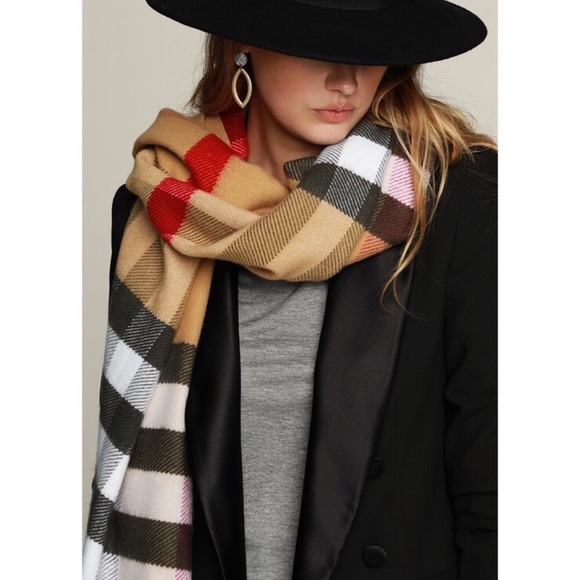 ✨SALE✨LAST1✨5⭐️NEW CHIC TAN PLAID WRAP SHAWL SCARF - Picture 2 of 5